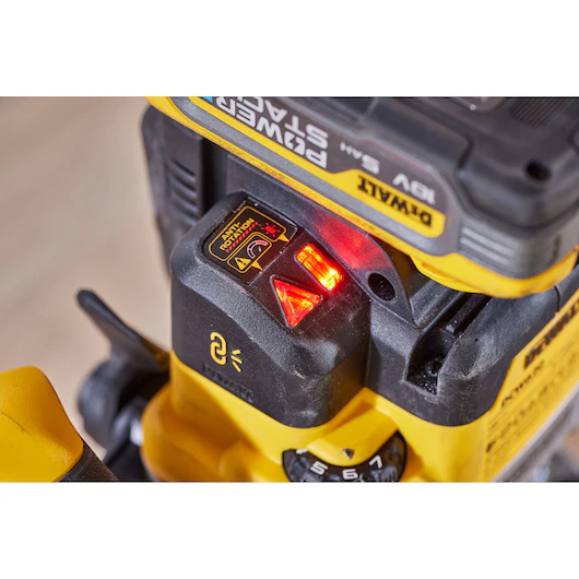 Mașină de frezat cu acumulator DEWALT DCW620NT-XJ